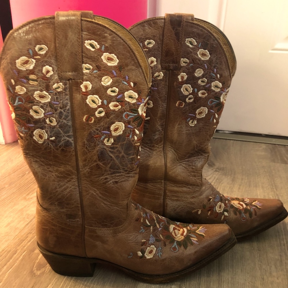 Floral embroidered western boots